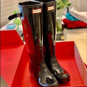 Hunter Tall Expandable Gloss Rain Boot
